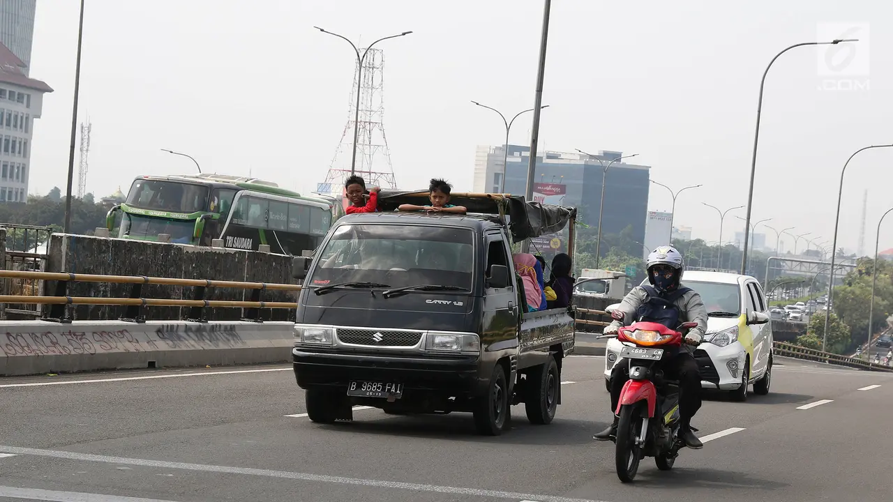 Wisata Lebaran Pakai Mobil Bak
