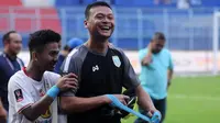 Dian Agus Prasetyo (baju hitam) pahlawan Persela Lamongan di fase penyisihan Piala Presiden 2019. (Bola.com/Iwan Setiawan)