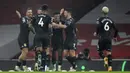 Para pemain Aston Villa merayakan gol yang dicetak oleh Ollie Watkins ke gawang Arsenal pada laga Liga Inggris di Stadion Emirates, Minggu (8/11/2020). Arsenal takluk dengan skor 0-3. (Andy Rain/Pool via AP)