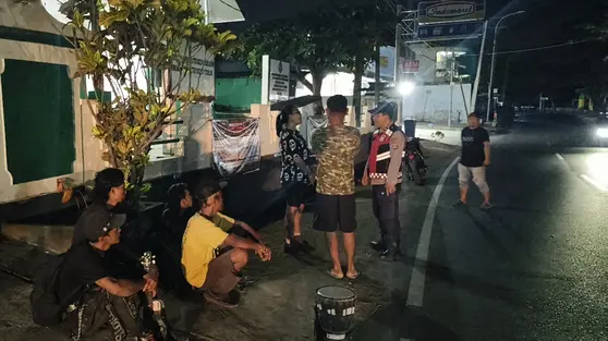 Usai Mengamen, Dua Anak Punk di Sukabumi Dibacok OTK