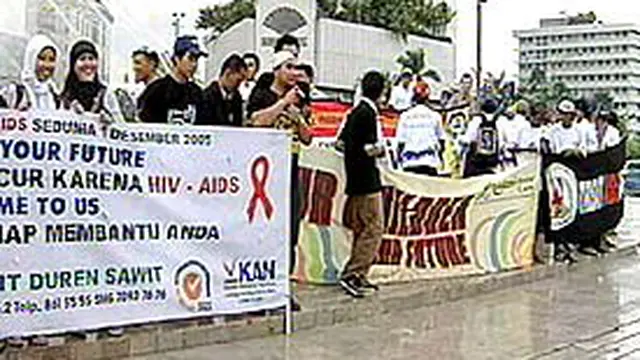 Spanduk Anti-AIDS Terbentang di Bundaran HI - News Liputan6.com
