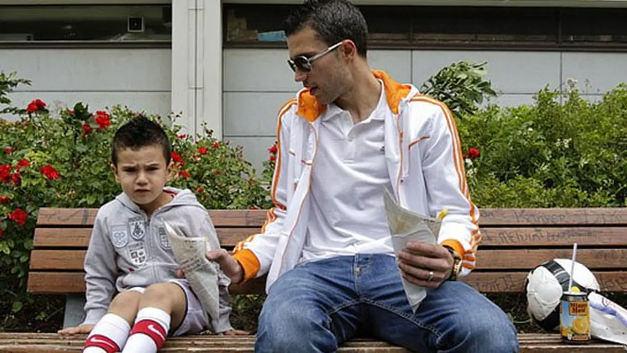 Robin van Persie dan anaknya Shaqueel