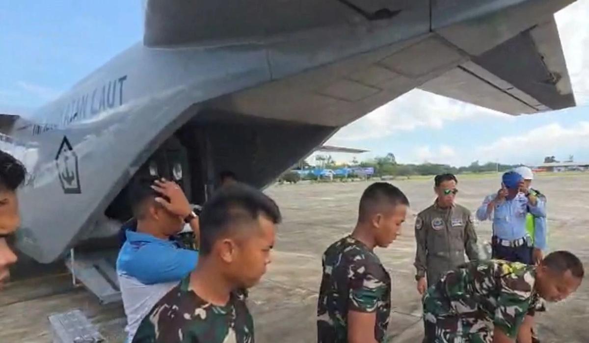 TNI AL Dukung Penanganan Bencana Lewat Distribusi Logistik Udara di Aceh