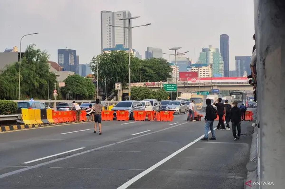 Demonstran Jebol Pagar Gedung DPR RI