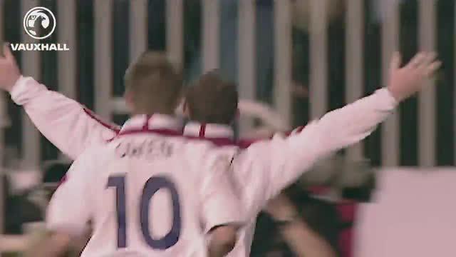 Momen sepak bola klasik saat Wayne Rooney mencetak gol pertamanya di timnas Inggris 12 tahun lalu melawan Makedonia.