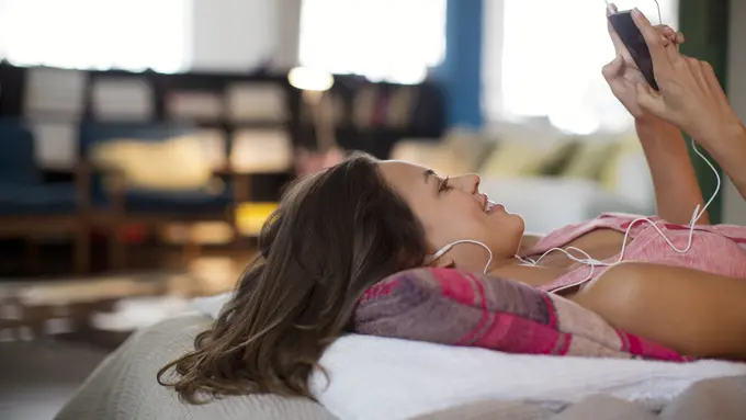 6 Alasan Kenapa Orang-orang Suka 'Update' Lagu di Media Sosial