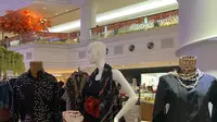 Koleksi Batik Marunda yang dipamerkan pada acara Menyentuh Hati, Mengubah Hidup yang dilaksanakan di La Moda, Plaza Indonesia pada Jumat, 27 September 2019. (dok. liputan6.com/Novi Thedora)