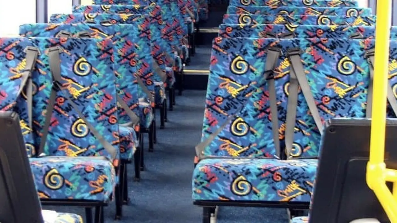 Ini Alasan Menarik Mengapa Kursi Bus Dibuat Bermotif