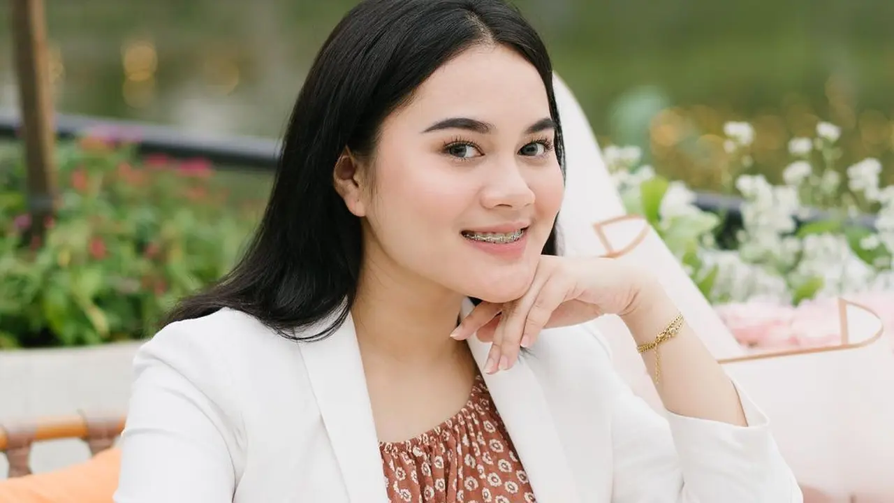 Namira (https://www.instagram.com/p/CuwkLxGywjb/)