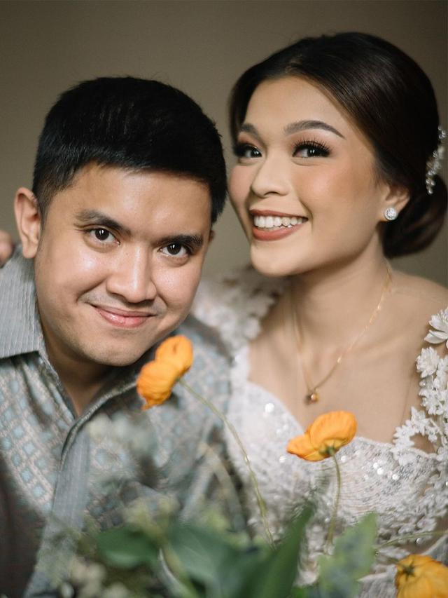 Gaya Kocak Romantis Lamaran Komika Oza Rangkuti dan Aisha Lahtiba, Tampil Simple dengan Busana Serba Lokal