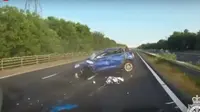 Detik-Detik Kecelakaan Mobil Berkecepatan 160 Km/jam yang Terekam Kamera