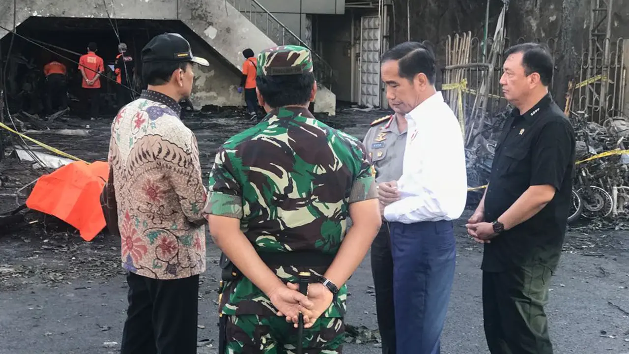 Jokowi Tinjau Lokasi Ledakan Bom Gereja