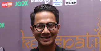 Penyanyi dari ajang pencarian bakat, Delon beserta istri, Yeslin Wang merayakan hari kasih sayangnya dengan menonton konser Mahakarya untuk Cinta. (Andy Masela/Bintang.com)