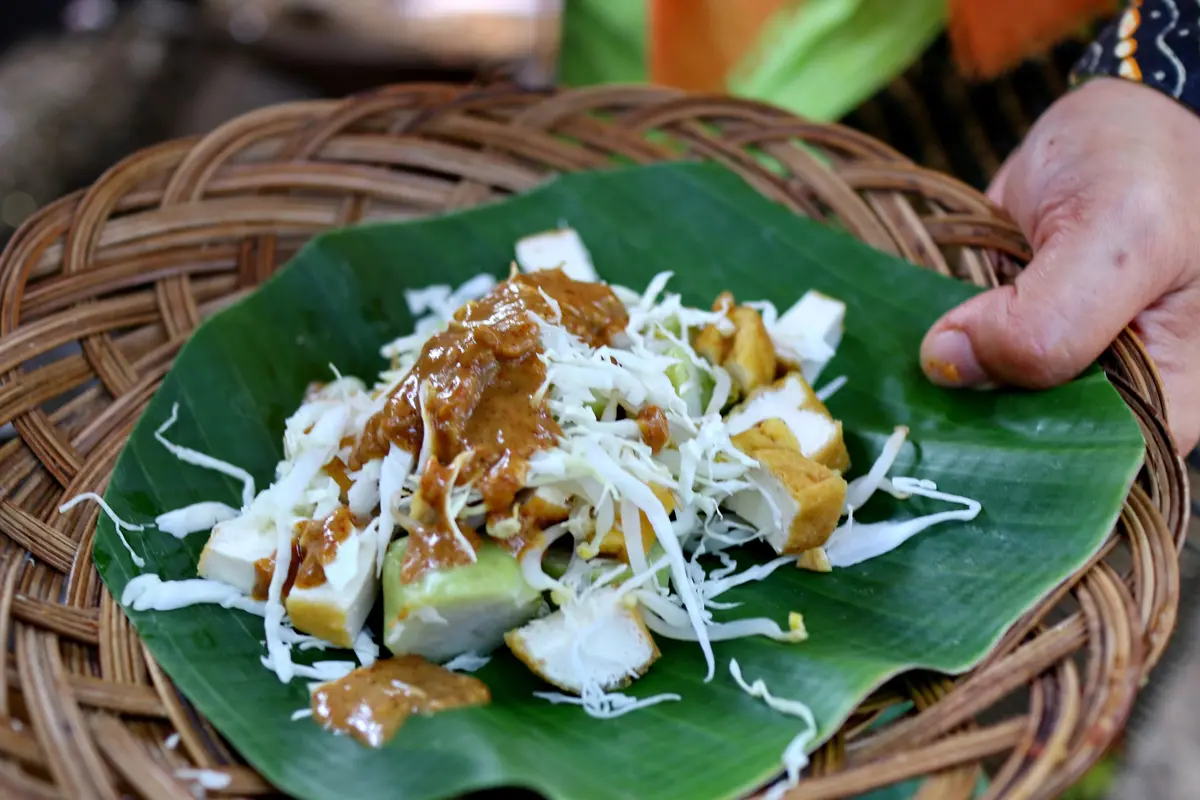 Resep Lontong Tahu Petis khas Kediri