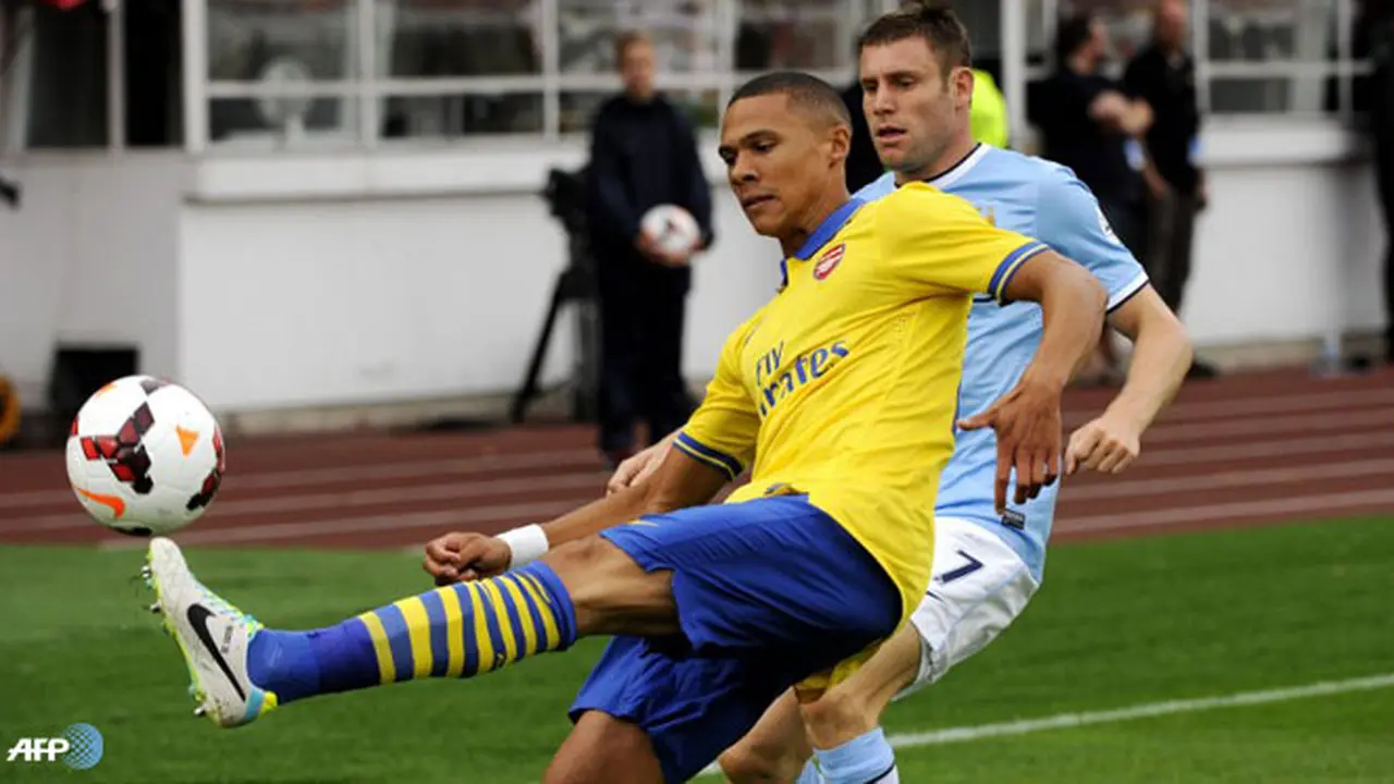 man-city-arsenal=half-130810b.jpg