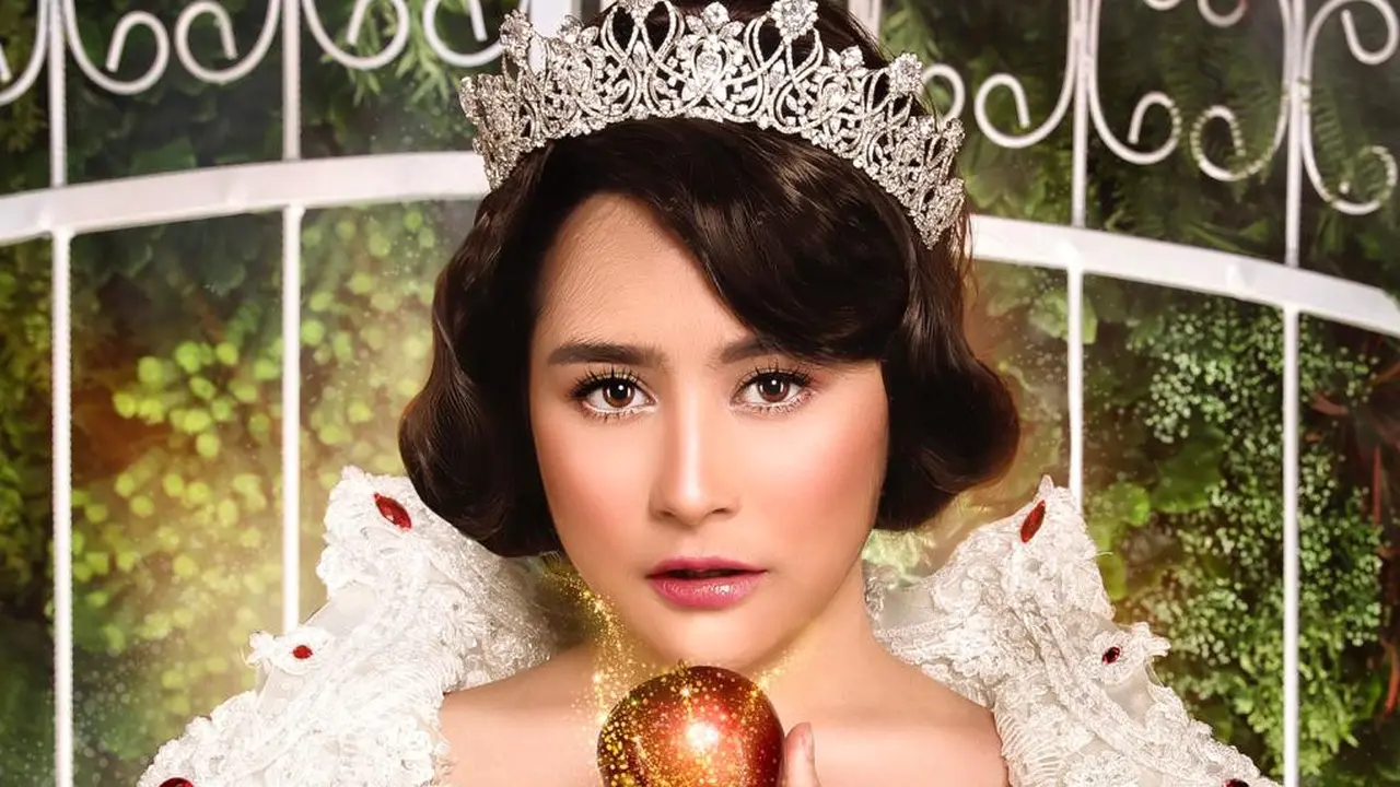 Prilly Latuconsina bergaya ala Snow White (Instagram/ FD Photography)