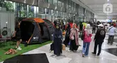 Pengunjung melihat-lihat pameran Indonesia Outdoor Festival (Indofest) 2024 di Jakarta Convention Center (JCC), Senayan, Jakarta, Jumat (5/7/2024). (Liputan6.com/Herman Zakharia)