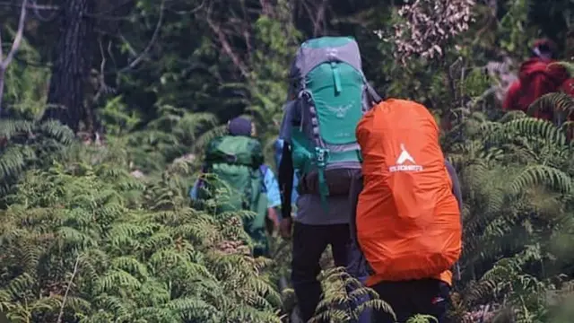 Pendaki Gunung Buntu Karua di Tana Toraja Sulawesi Selatan