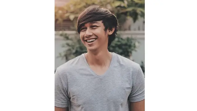 6 Foto Jadul Caesar Hito, Gaya Rambutnya Curi Perhatian