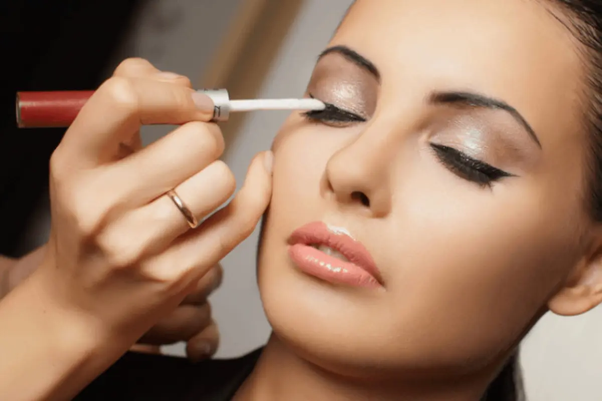 Nggak Berlebihan, Ini Makeup yang Pas untuk Graduation