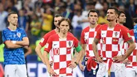 Luka Modric dan para pemain Timnas Kroasia tak mampu menahan kesedihan setelah gagal menjuarai Piala Dunia 2018. (AFP/Franck Fife)