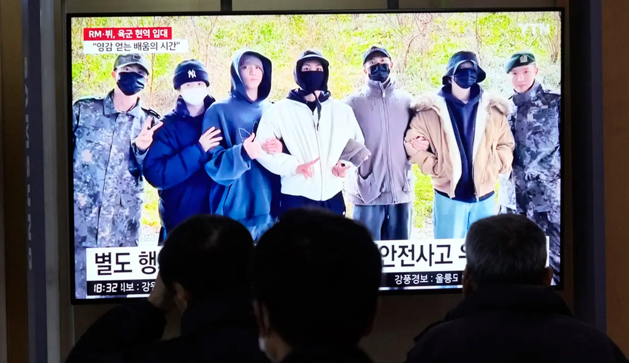 Korea Selatan hingga kini masuk menerapkan wamil selama sekitar 20 bulan. Negara itu sebetulnya masih dalam keadaan perang dengan Korea Utara mengingat belum pernah ada perjanjian damai. Anak laki-laki di Korea Selatan bisa langsung ikut wamil setelah lulus SMA. (AP Photo/Ahn Young-joon)