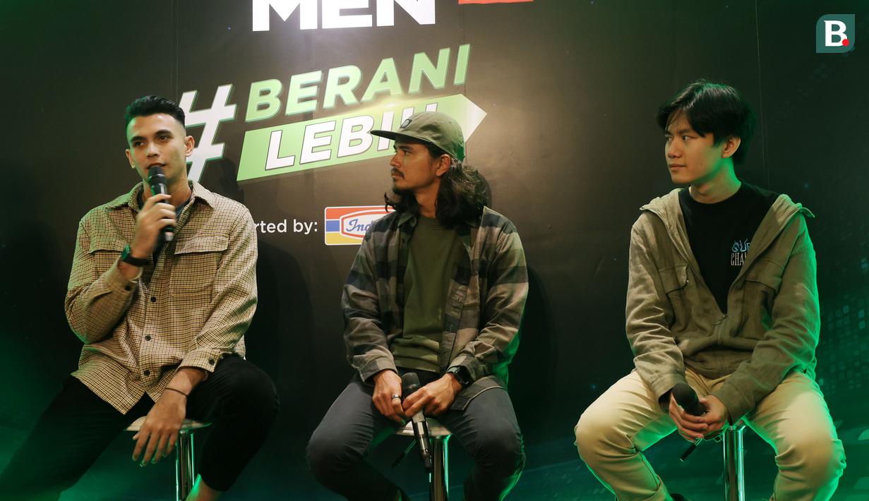 Pesepak bola, Nadeo Argawinata, memberikan keterangan saat menghadiri konferensi pers kampanye terbaru Garnier Men #BeraniLebih di Jakarta, Rabu, (14/6/2023). Dalam kampanye terbaru tersebut, Garnier Men mendukung para pria untuk menjadi versi terbaik diri mereka. (Bola.com/M Iqbal Ichsan)