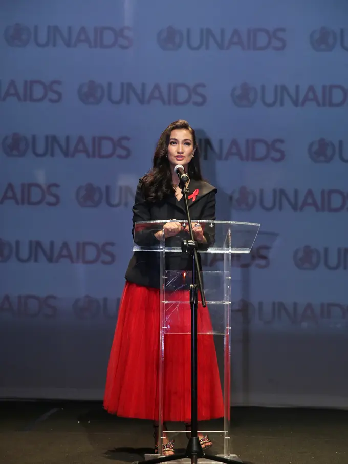 [Fimela] Atiqah Hasiholan