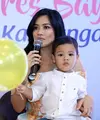 Titi Kamal memiliki banyak kegiatan dalam dunia entertainment. Meski banyak kegiatan, salah satu pemeran film 'Ada Apa Dengan Cinta' tetap tidak melupakan kegiatannya sebagai seorang istri dan ibu. (Nurwahyunan/Bintang.com)