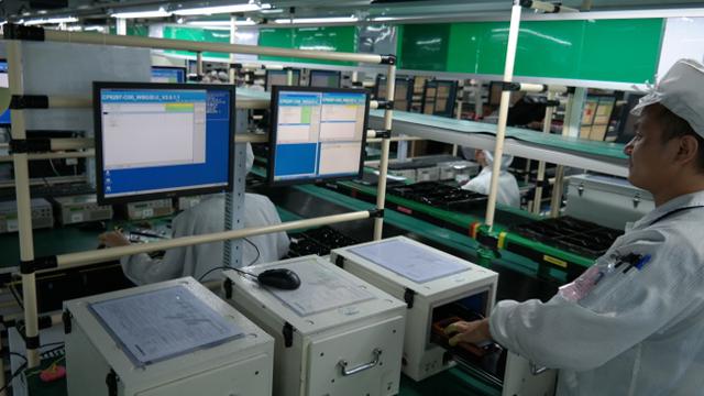 Pabrik smartphone di China