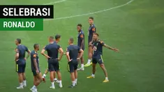 Berita video momen bintang Brasil, Neymar Jr., melakukan selebrasi yang khas dengan pemain Juventus, Cristiano Ronaldo.
