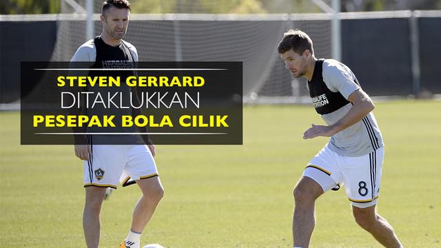 Video aksi gelandang Los Angeles Galaxy, Steven Gerrard dan striker Robbie Keane menghadapi 25 pesepak bola cilik.