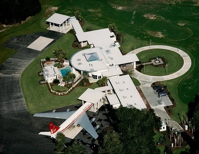 Rumah John Travolta. (architecturendesign.net)