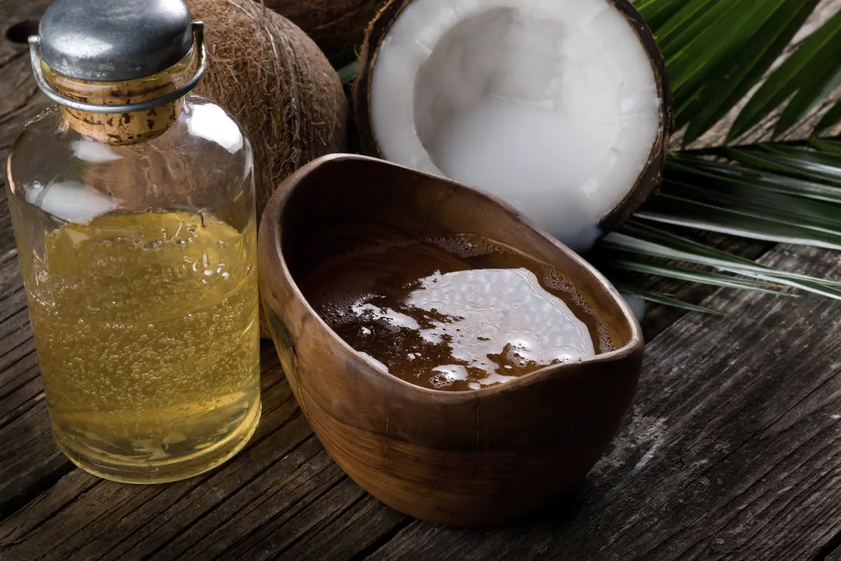 10 Manfaat Minyak Kelapa Bagi Kesehatan dan Kecantikan