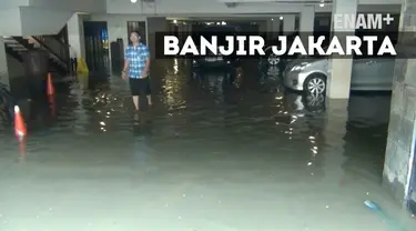 Hujan deras membuat basement sebuah Restoran di kawasan Thamrin Jakarta Pusat terendam banjir.