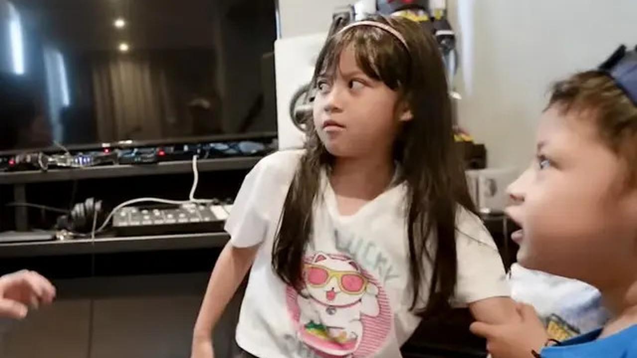 Viral Desta Diomelin Anak karena Foto Terlalu Dekat dengan Cewek: Bukan Muhrim!