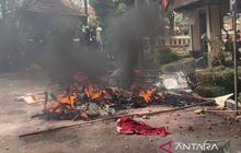 Motor Satpam Terbakar Cirebon: Kisah Pilu Kendaraan Dinas Hangus Akibat Kerusuhan DPRD