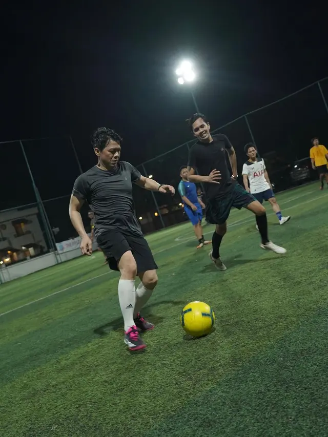 Ariel NOAH main bola