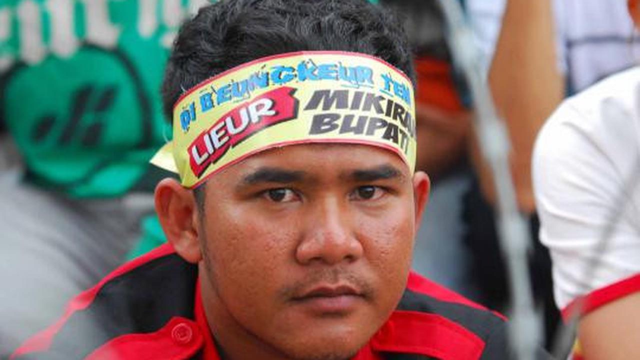 Usai sidang Aceng, warga dan polisi dzikir bersama
