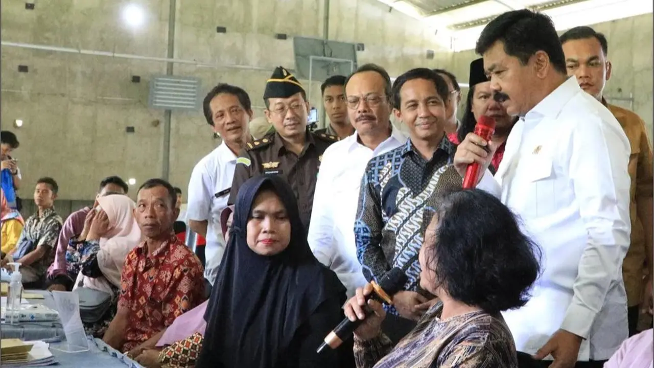 Menteri Agraria dan Tata Ruang/Badan Pertanahan Nasional (ATR/BPN) Hadi Tjahjanto dan wakilnya, Raja Juli Antoni