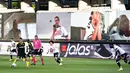 Suasana pertandingan AGF Aarhus melawan Randers FC pada laga Liga Denmark di Stadion Ceres Park (28/5/2020). Liga Denmark menghadirkan penonton virtual di stadion dengan aplikasi video Conference. (AP/Ritzau Scanpix - Henning Bagger)