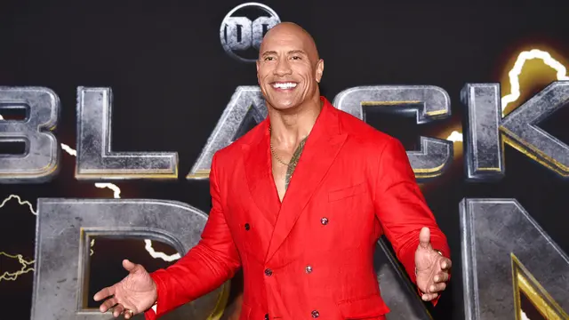Dwayne Johnson dalam Premier Black Adam di Times Square, New York City, 12 Oktober 2022.  (Evan Agostini/Invision/AP)