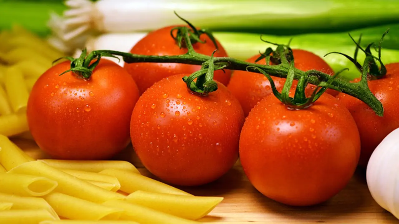 3 Manfaat Menakjubkan Dari Buah Tomat Untuk Wajah