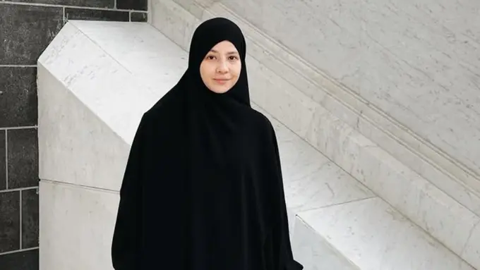 Natasha Rizky Bareface Memesona saat Umrah di Ramadan 2026. [@natasharizkynew]