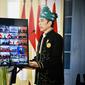 Presiden Joko Widodo menyampaikan pidato saat memimpin upacara peringatan Hari Kelahiran Pancasila secara virtual di Istana Bogor, Jawa Barat, Selasa (1/6/2021). Untuk tahun ini, Jokowi mengenakan baju adat dari Kabupaten Tanah Bumbu. (FOTO:Biro Pers Kepresidenan)