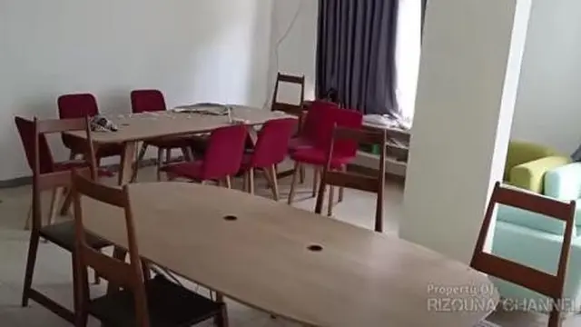 Potret rumah peninggalan alm Olga Syahputra yang terbengkalai (Sumber: Youtube/Rizquna Channel)