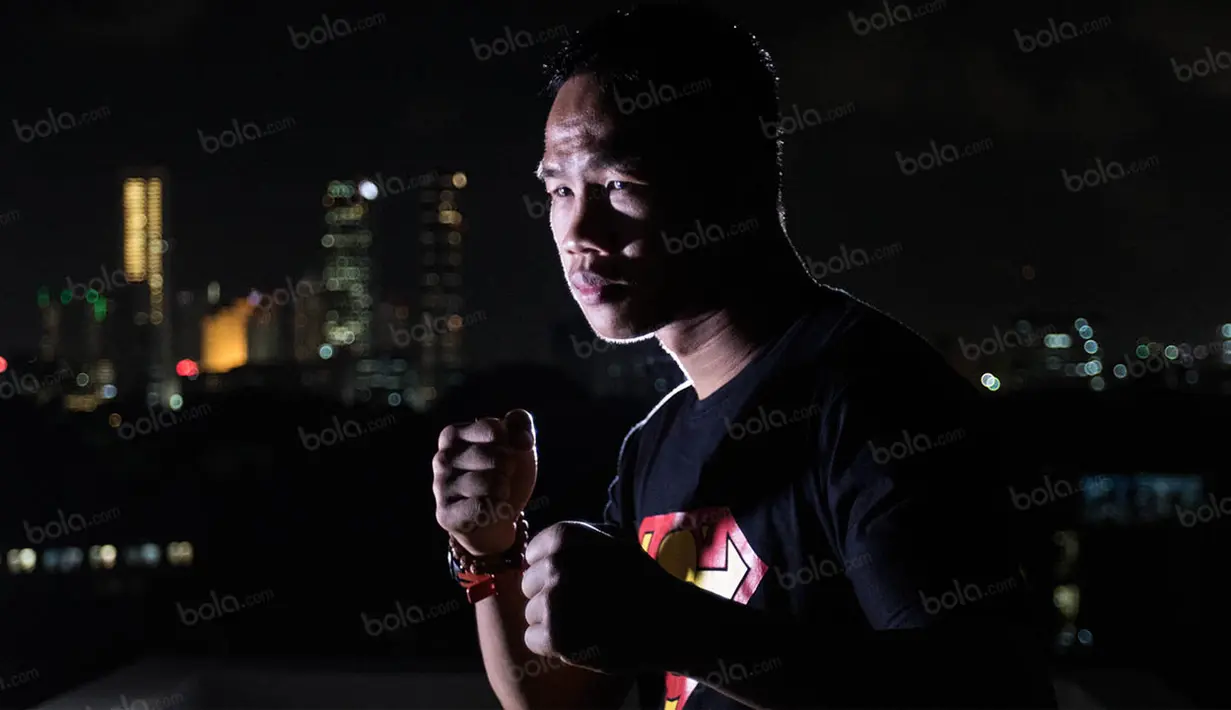 Dengan hasil kemenangan saat di Uruguay membuat petinju asal Ketapang, Kalimantan Barat, tersebut berstatus sebagai petinju nomor satu WBA. (Bola.com/Vitalis Yogi Trisna)