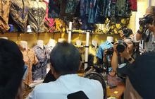 Cerita Mendag Zulhas Belanja di Pasar Tanah Abang dan Kaget Harga Baju Mahal-Mahal, Baju Kaos Grosir Saja Rp100.000