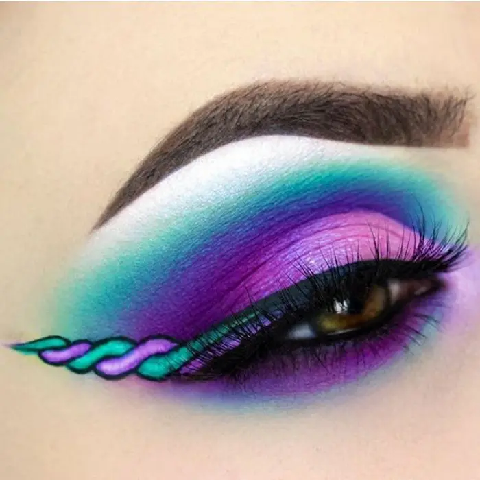 Eyeliner unicorn. (Sumber foto: Boredpanda)