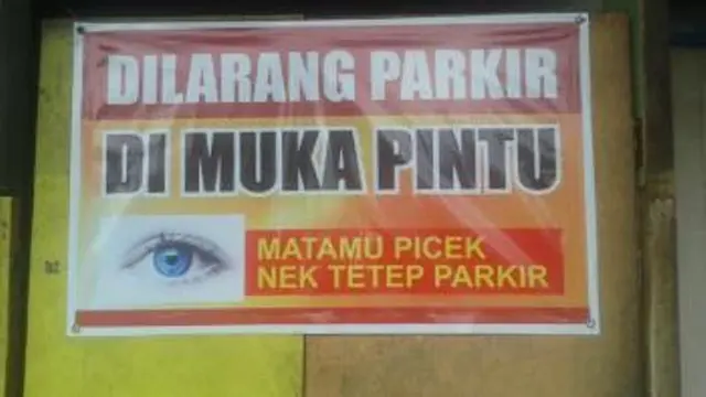 6 Peringatan Dilarang Parkir di Depan Rumah Ini Bikin Gemetaran